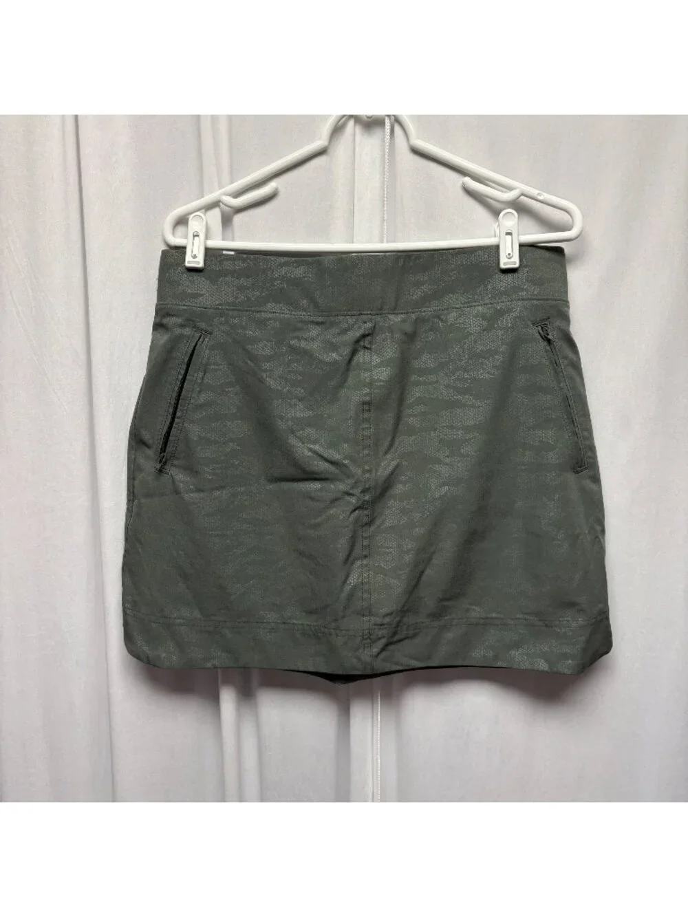 Orvis Green Skort Womens Sz Medium Built-In Shorts Lightweight Comfy Activewear